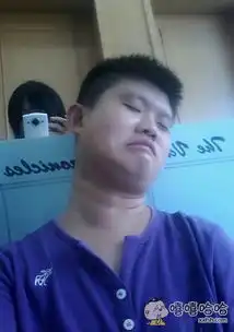  昨天俩无聊到玩自拍的逗逼