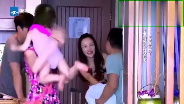  李小璐爆笑探班小甜馨,贾乃亮搞怪喊话终于解放了