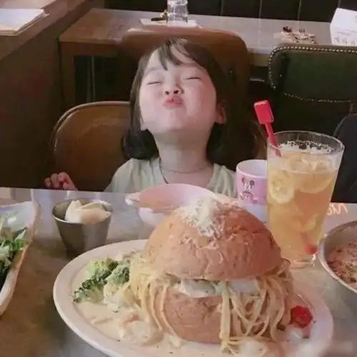  甜蜜情侣头像和活泼可爱的女孩在一起才叫谈恋爱呀比如我嘻嘻嘻