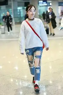 今年流行破洞牛仔裤网袜看完文章发现惊人秘密  今年流行破洞牛仔裤网袜看完文章发现惊人秘密