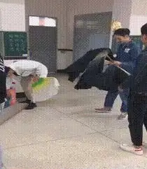 搞笑gif外国学校真的好,美女如云腿如林啊  搞笑gif外国学校真的好,美女如云腿如林啊