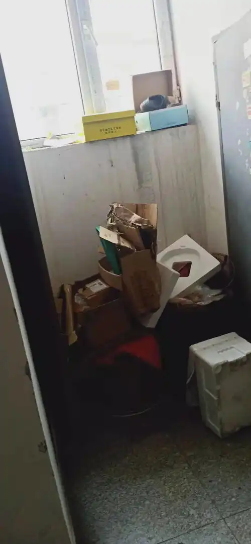 包头一小区楼道不堪入目......  包头一小区楼道不堪入目......