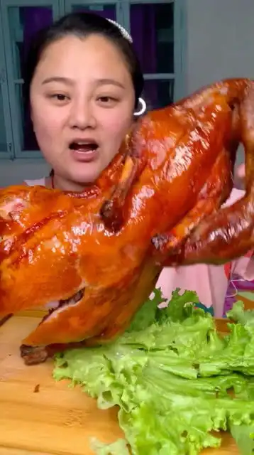  烤鸭时这么吃的