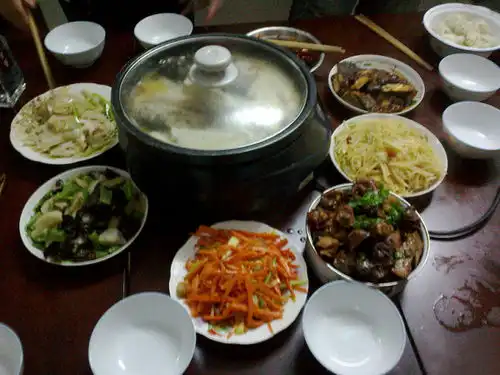  求图片大师或者是爱做饭得朋友我需要一张图片就是一张自己做饭拍的照片要求饭必须高档有红酒最好
