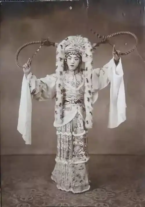 民国四公子不仅长的帅,还能玩摇滚,搞收藏,当流氓  民国四公子不仅长的帅,还能玩摇滚,搞收藏,当流氓