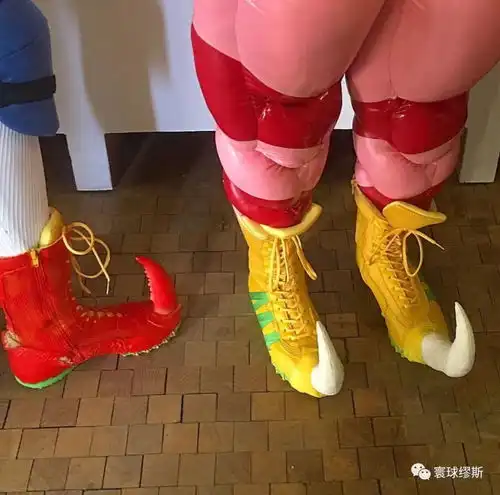  中央圣马丁2018本科毕设秀csmba2018这个星球上最具天赋的服装设计师将在这里冉冉升起附全部秀场后台图大礼包