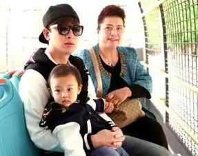 看了这个采访,原来不仅贾乃亮爱的卑微,母亲在媳妇面前更卑微  看了这个采访,原来不仅贾乃亮爱的卑微,母亲在媳妇面前更卑微