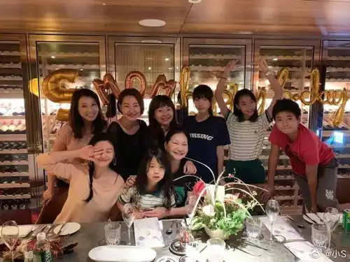  45岁大s单方面说离婚,网友喊话小s学学你姐吧