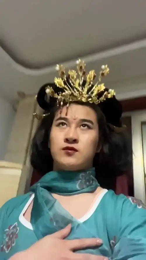  胆大包天见到皇后还不跪下