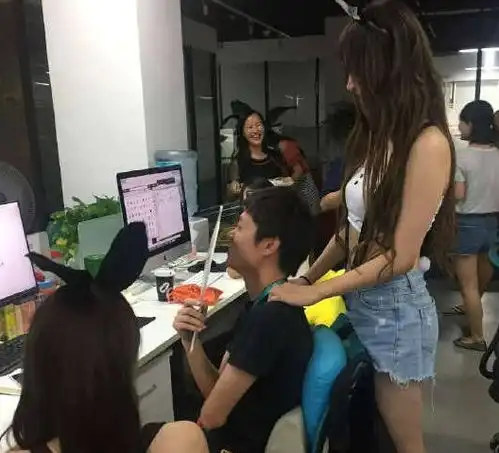  搞笑囧图这个贴吧的名字实在不太雅观,不过我喜欢