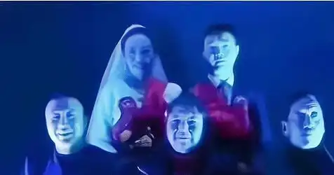  搞笑图片为了不去约会,她告诉男孩自己的腿被烧伤成山芋腿