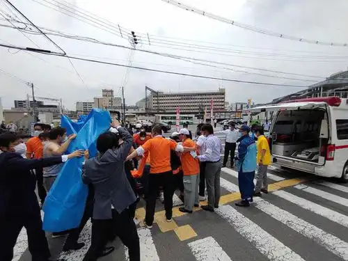  图集安倍晋三演讲时遇刺身亡,终年67岁