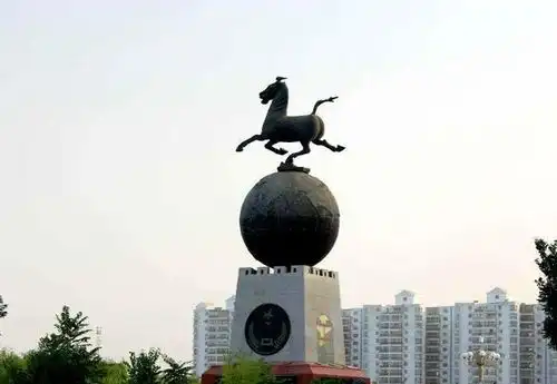 马踏飞燕原来是错误叫法网友这不就是立马滚蛋么  马踏飞燕原来是错误叫法网友这不就是立马滚蛋么