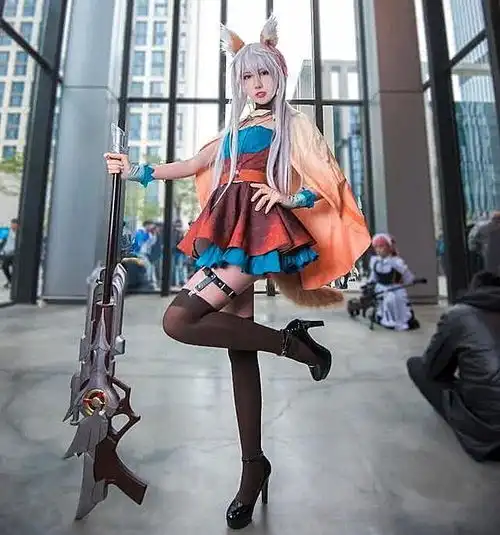  漫展上穿黑丝的女cos为何都绑个腿环