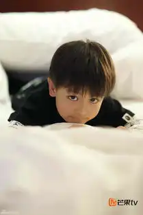 组图小亮仔搞怪做鬼脸被窝照软萌似猫咪  组图小亮仔搞怪做鬼脸被窝照软萌似猫咪