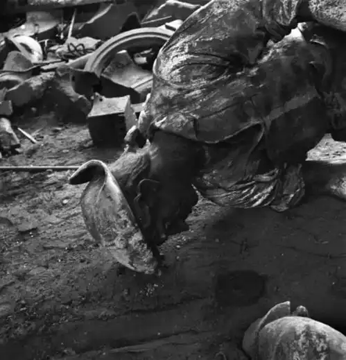 老照片纳粹德国统治下的法国,上万件金属雕塑被销毁  老照片纳粹德国统治下的法国,上万件金属雕塑被销毁