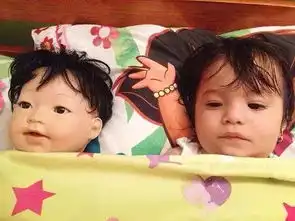  超搞笑儿童摄影孩子竟越长越像他的玩具