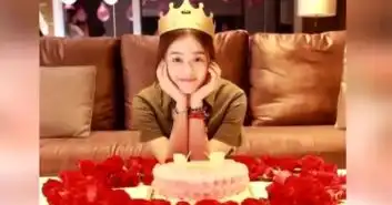  微胖界女神蒋欣微博庆祝生日嘟嘴卖萌表情搞怪