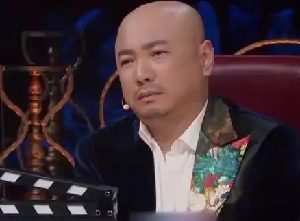  我就是演员张小斐撩衣喂奶,谁注意她手上的动作看哭徐铮