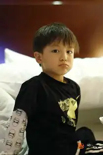 萌猫咪搞笑动态图片被窝