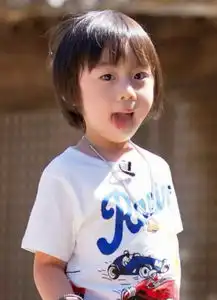  林志颖大儿子kimi整容式长大,五官长开太帅了,意外撞脸蔡徐坤