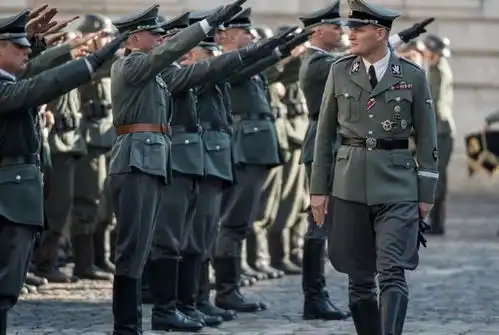 二战德军极具美学性的军服是谁设计的华丽之下,全是罪恶  二战德军极具美学性的军服是谁设计的华丽之下,全是罪恶