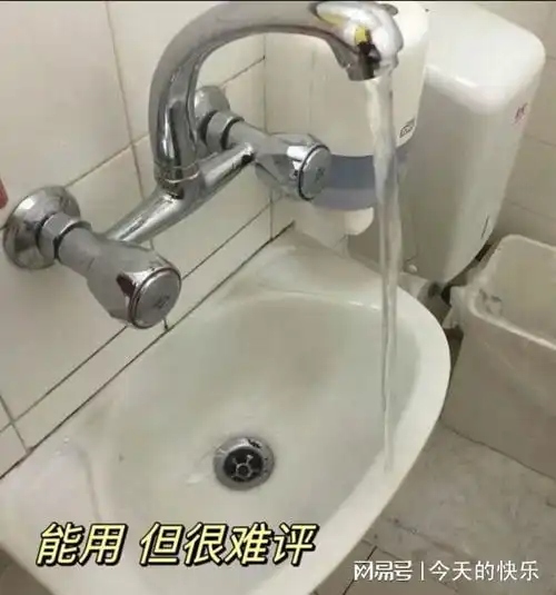  搞笑图片第538期上厕所终于不看手机了