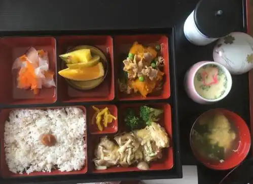  歪果仁晒出在日本医院的月子餐,网友们又不冷静了