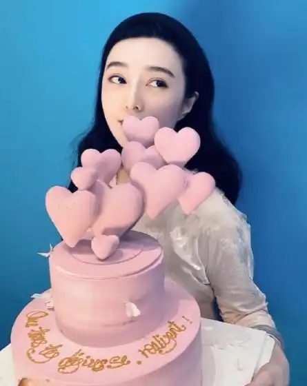  迪拜世博酒会现身范冰冰,气色面容姣好,你还觉得她不幸吗