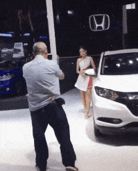 搞笑gif段子有这么凶的媳妇,你还敢出来玩吗  搞笑gif段子有这么凶的媳妇,你还敢出来玩吗