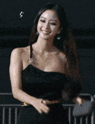  搞笑gif段子当舍友买的裙子像手术服