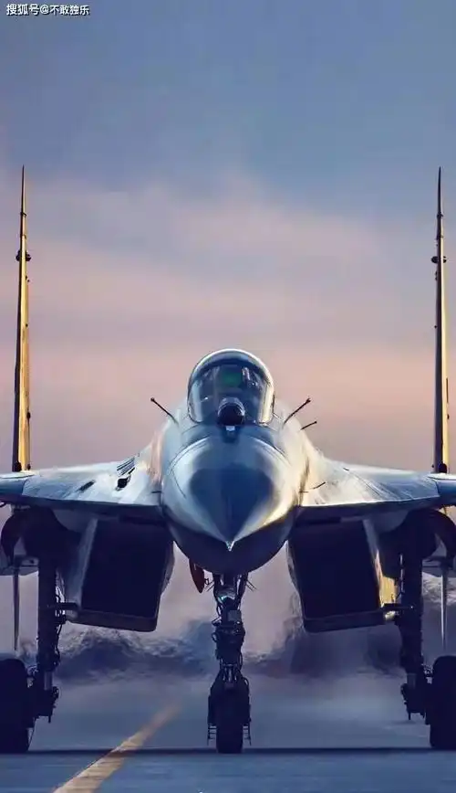 从天而降英雄兵,御风架云啸九天生日快乐,中国空军  从天而降英雄兵,御风架云啸九天生日快乐,中国空军