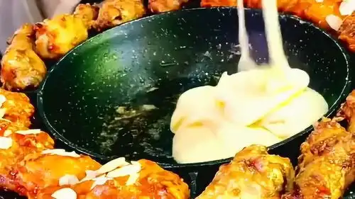  日本餐厅超人气的芝士铁板鸡腿,据说是个网红小吃,还有谁没见过的