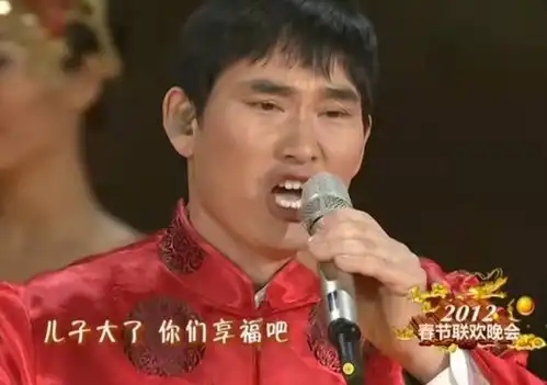  知名网红跪地拜师大衣哥敲锣打鼓拉横幅,被拒后抡起大锤就砸门