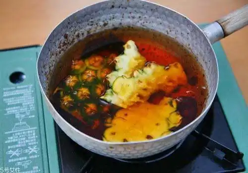  铁锅烧焦了怎么洗