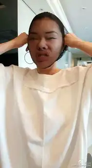  小s微博晒母女四人玩套丝袜游戏照片十分搞笑