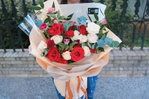  告诉我们,你最喜欢哪束花我们要把鲜花送恩师