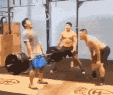  搞笑gif趣图妹子你看到什么了把你吓的一激灵