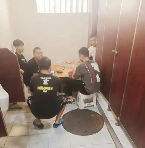  搞笑图片同学做实验的姿势独领风骚,真的冠绝整个学院