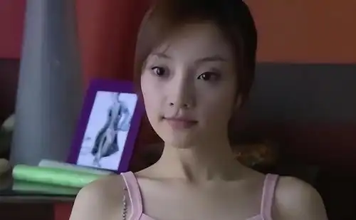  李小璐穿连体丁字裤热舞,大量不雅照遭到疯传,一手好牌打得稀烂