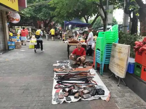  地摊经济运行一段时间精品好玩有意思都只是你脑补的