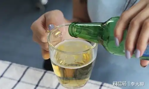 长期喝白酒和喝啤酒的人,有什么不同哪一种酒对肝脏危害大  长期喝白酒和喝啤酒的人,有什么不同哪一种酒对肝脏危害大