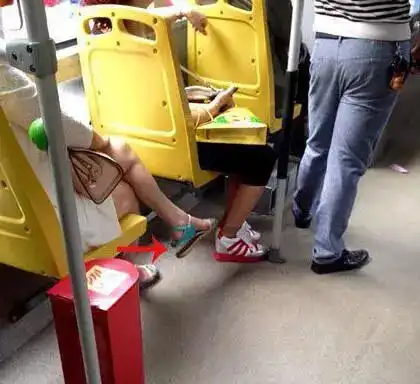 烂鞋子搞笑图片卡通搞笑