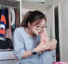  gif搞笑趣图你的脚味竟然和柠檬像啊可千万不能被知道