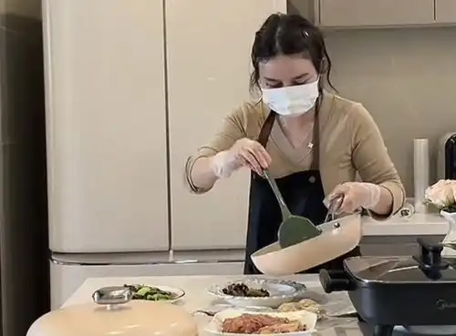  月入两万越来越火的上门做菜谁在下单,食品安全怎么保证
