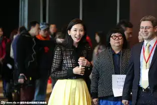  林志玲发布会比二卖萌淡妆上镜张口笑心情好