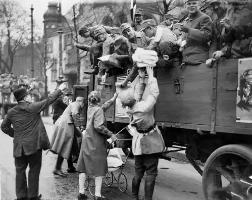 搞清楚纳粹如何上台以及为何溃败,在今天与在过去一样重要m40战时的第三帝国  搞清楚纳粹如何上台以及为何溃败,在今天与在过去一样重要m40战时的第三帝国