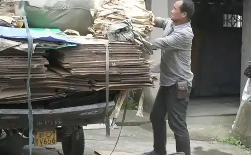 让人佩服他收废品18年,晚上蜗居出租房画画1000幅如今爆红网络有梦想谁都了不起  让人佩服他收废品18年,晚上蜗居出租房画画1000幅如今爆红网络有梦想谁都了不起