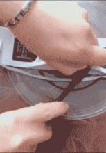  搞笑gif趣图妹子,快回来,你的包好像忘拿了