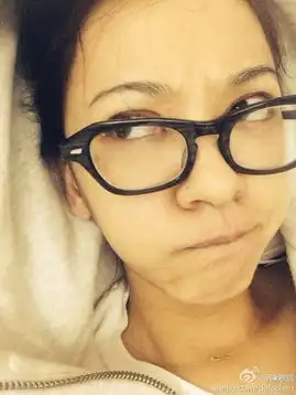  陈意涵清晨难入眠晒撅嘴皱眉三连拍